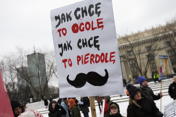 Wulgarne hasła manifestantek