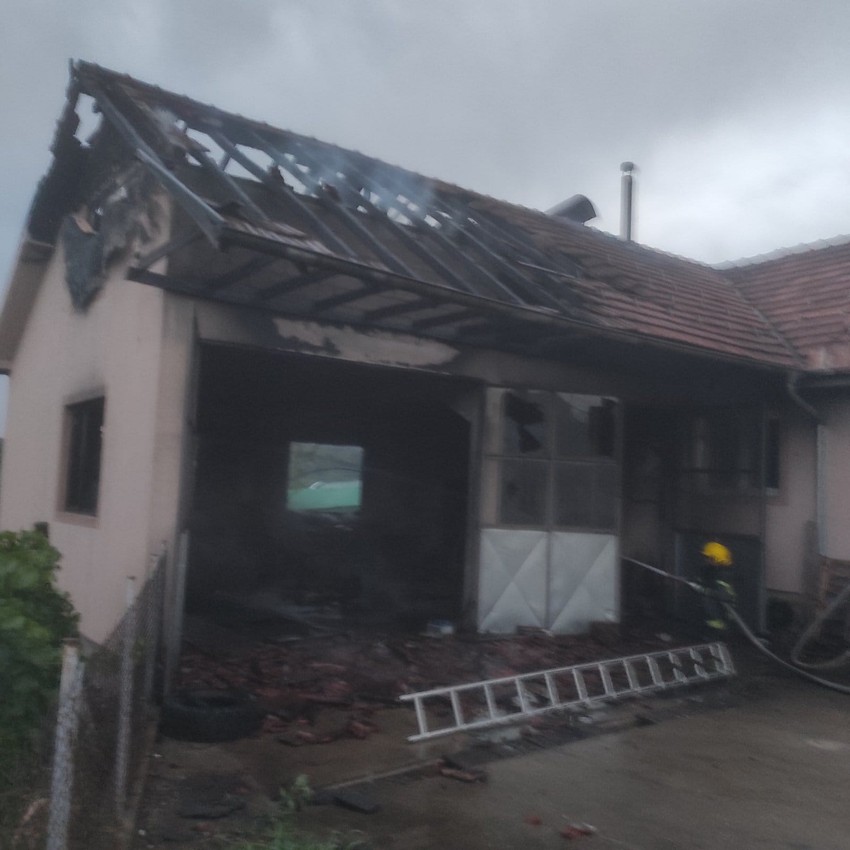 Ovo je garaža u kojoj je izbio požar u Kruževcu