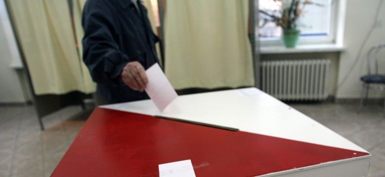 Wszystkie problemy referendum konstytucyjnego. W PiS bez entuzjazmu, prezydentowi sprzyja jedynie Kukiz'15