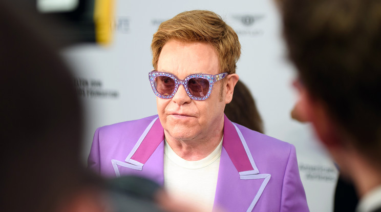 Megbüntették Elton Johnt mert nem viselt maszkot Caprin./ Fotó: Northfoto