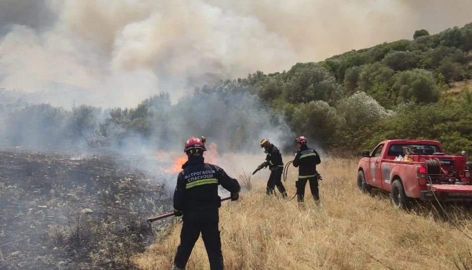 Oglasili su se i grčki vatrogasci