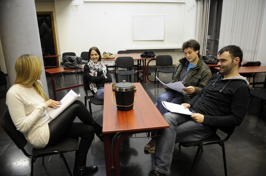 Proba predstave "Ne oblači se nikad"