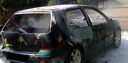 Żona spaliła mężowi dwa auta