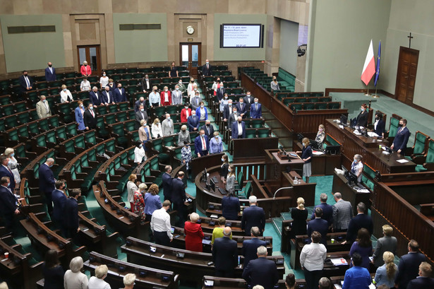 Wniosek o wotum nieufności to kolejny związany ze sprawą organizacji w ubiegłym roku wyborów prezydenckich, które miały się odbyć w trybie korespondencyjnym.