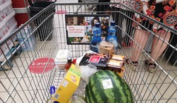 Strajk w sklepach w tę niedzielę. Opuszczą stanowiska na dwie godziny. "Praca bardzo ciężka, a płacą żenująco mało"