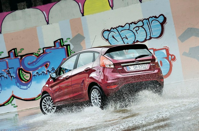 Ford Fiesta, prowadzenie