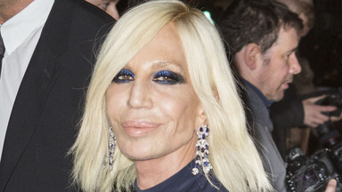 Donatella Versace nie do poznania na imprezie "Harper's Bazaar". Kto jeszcze się pojawił?