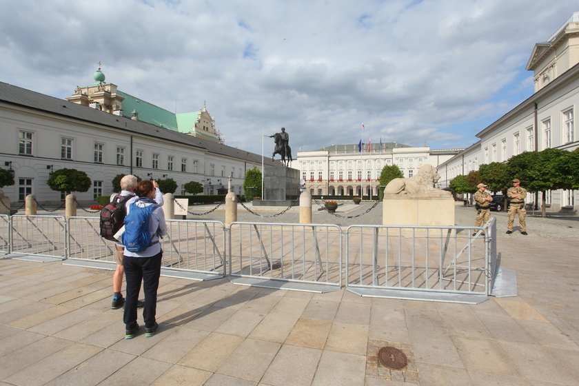 Tak zbroją Pałac Prezydencki! A pod Sejmem armatka wodna 