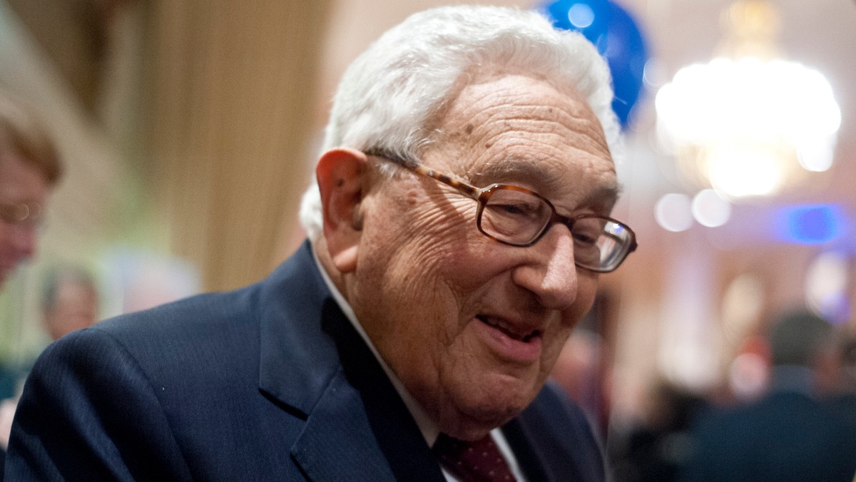 Były sekretarz stanu USA Henry Kissinger, zdobywca Nagrody Nobla za tajne negocjacje, które doprowadziły do zakończenia wojny w Wietnamie, zaoferował swoją pomoc ws. Ukrainy — czytamy w "Washington Post".