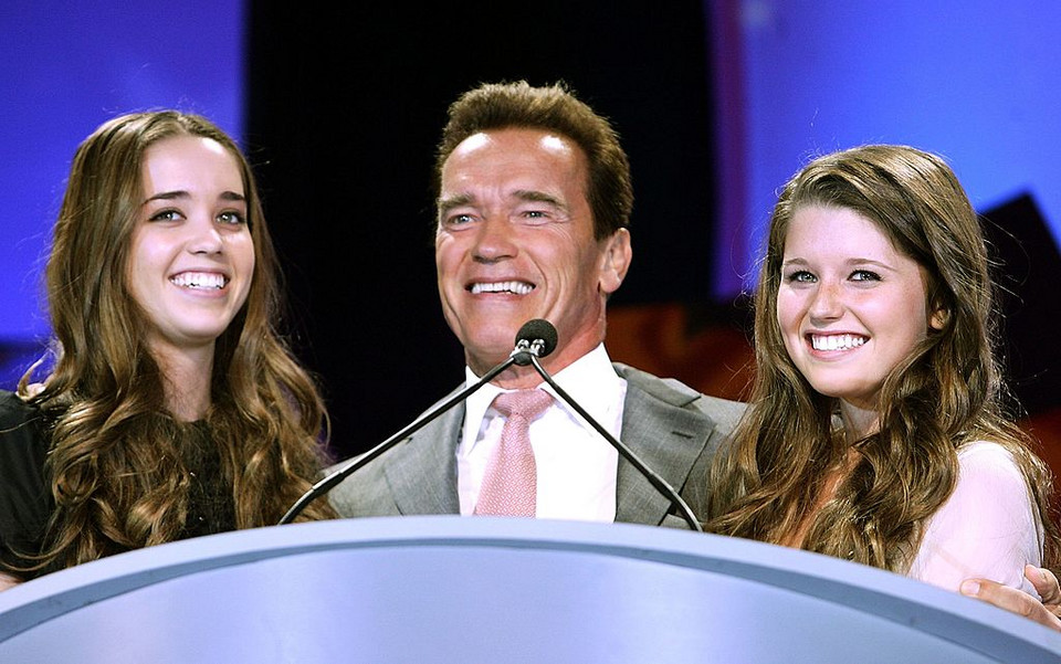 Arnold Schwarzenegger i jego córki Katherine  i Christina w 2006 roku