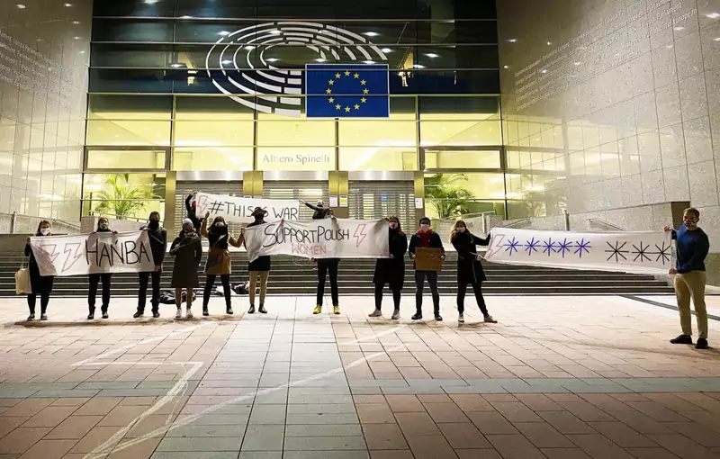 Happening pod Parlamentem Europejskim/ zdjęcia dzięki uprzejmości organizatorów