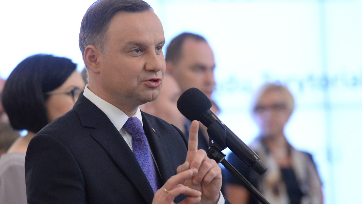 Prezydent Andrzej Duda podpisał nowelę ustawy o ochronie przyrody, która zaostrza obowiązujące od początku roku liberalne prawo dot. wycinki drzew na prywatnych gruntach. W pewnych przypadkach, by wyciąć drzewo trzeba będzie wcześniej uzyskać zgodę w gminie.