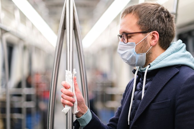 Szombattól zárt térben kötelező lesz a maszk - mutatjuk a kivételeket is
