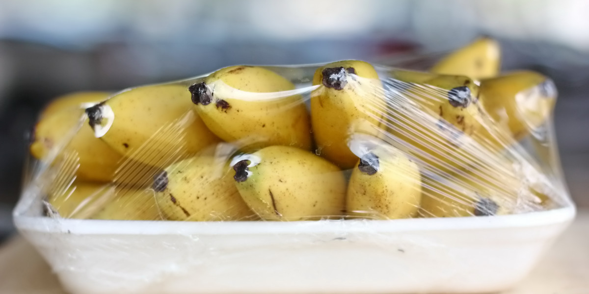 UE chce zakazać pakowania owoców i warzyw w jednorazowy plastik