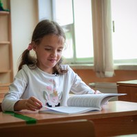 UNICEF: a 11 hónapja zajló ukrajnai háború több mint 5 millió gyermek oktatását nehezítette meg