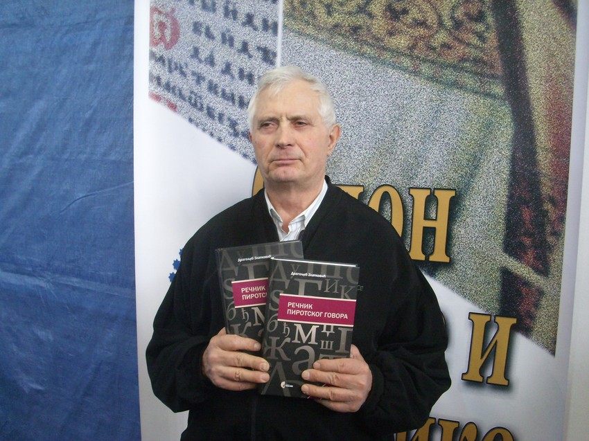 Dragoljub Zlatkovic sa Rečnikom pirotskog govora