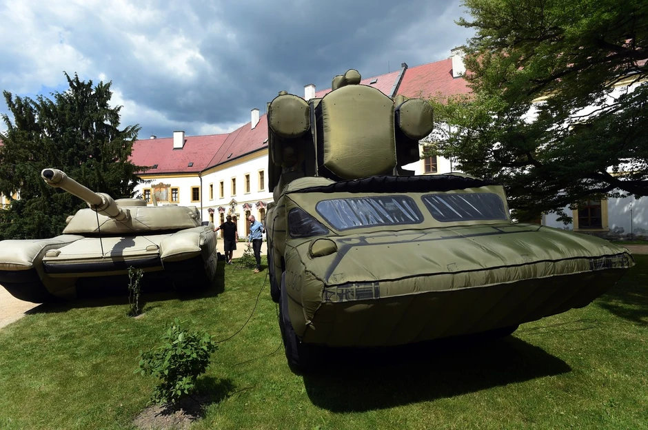 Makete američkog tenka i sovjetskog SA 8