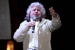 Beppe Grillo przemawia 800x600