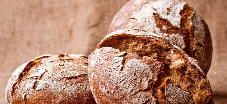 Naukowcy przekonują: Do pieczywa warto dodawać zmieloną łuskę gryki