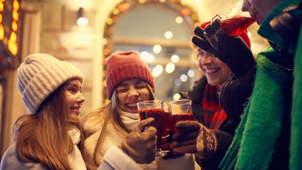 Vianočné maškrty ako punč či lokše môžu zuby potrápiť.