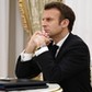 Emmanuel Macron podczas spotkania z prezydentem Rosji Władimirem Putinem