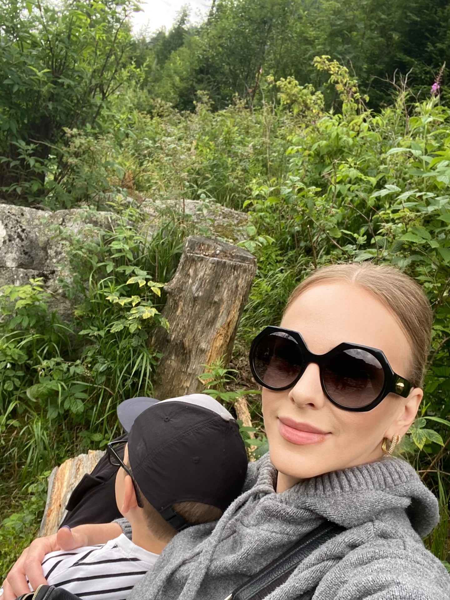 Speváčka Barbora Balúchová so synom. 