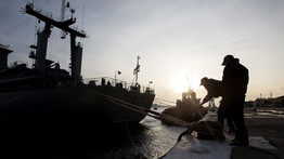 A háború újabb csapása: egyszerre száz hajó rekedt a Dunán, megroppantak az ukrán kikötők 