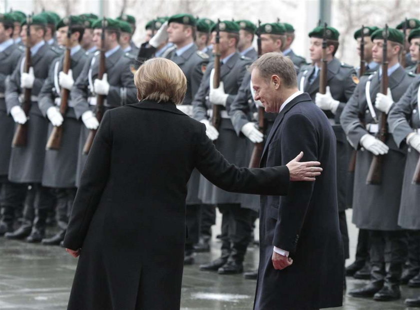 Cmok, cmok! Tak Tusk witał się z Merkel