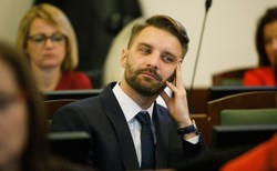 Poznański radny zrzekł się mandatu. Miał złamać przepisy