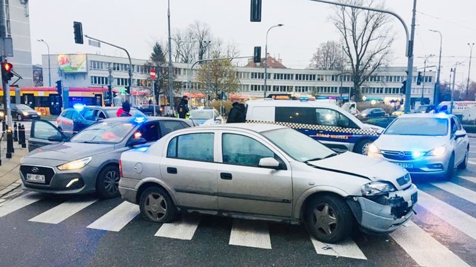 Warszawa: Pościg ulicami stolicy. Policjanci użyli broni