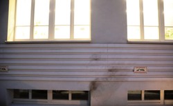 Areszt dla podejrzanego o rzucenie butelką z benzyną w ambasadę Turcji