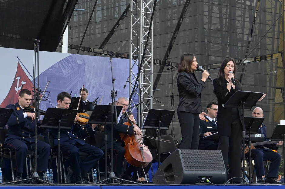 Nastup ansambla "Stanislav Binički" na Trgu republike povodom Dana pobede