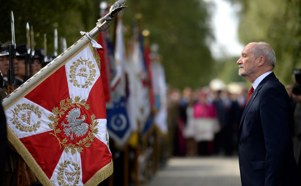 Smoleńskie obchody Bitwy Warszawskiej 1920 roku. Macierewicz o "tajemniczym pierścieniu" i "poległych" w katastrofie tupolewa