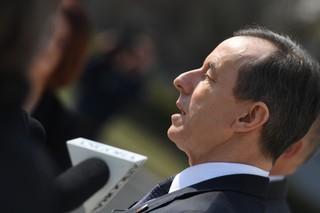 Senackie poprawki do tarczy antykryzysowej: Rezygnacja ze zmian w Kodeksie wyborczym i 50 tys. refundacji dla przedsiębiorców