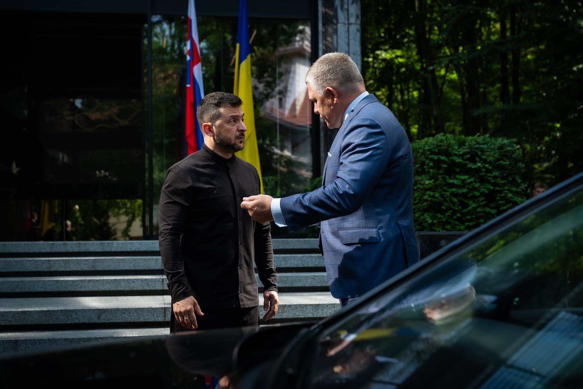Ukrajinský prezident Volodymyr Zelenskyj a slovenský premiér Robert Fico.