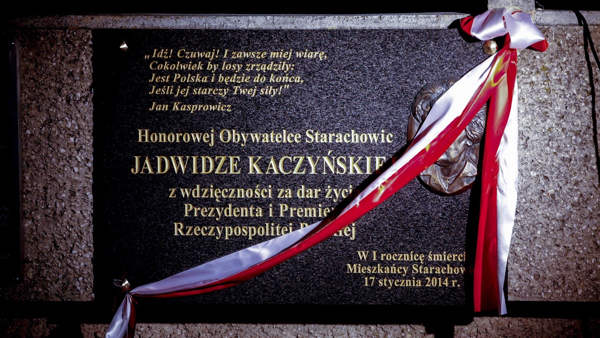 Wczoraj radni Starachowic zdecydowali, że część dotychczasowej ulicy Józefa Krzosa będzie nosiła imię Jadwigi Kaczyńskiej. Jak podaje portal naszemiasto.pl, prawdopodobnie odbędzie się uroczystość nadania nowej nazwy tej ulicy z udziałem Jarosława Kaczyńskiego.