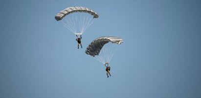 Wielu zestrzelonym rosyjskim pilotom nie otwierają się spadochrony? Ukraiński wywiad ma szokująca hipotezę