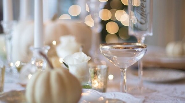 Czerwony Przewodnik Michelin pojawia się na rynku od 1900 r. i jest uznawany za najważniejszy przewodnik kulinarny na świecie. W tym roku restauracja w Krakowie jako jedyna w Polsce otrzymała ocenę dwie gwiazdki.