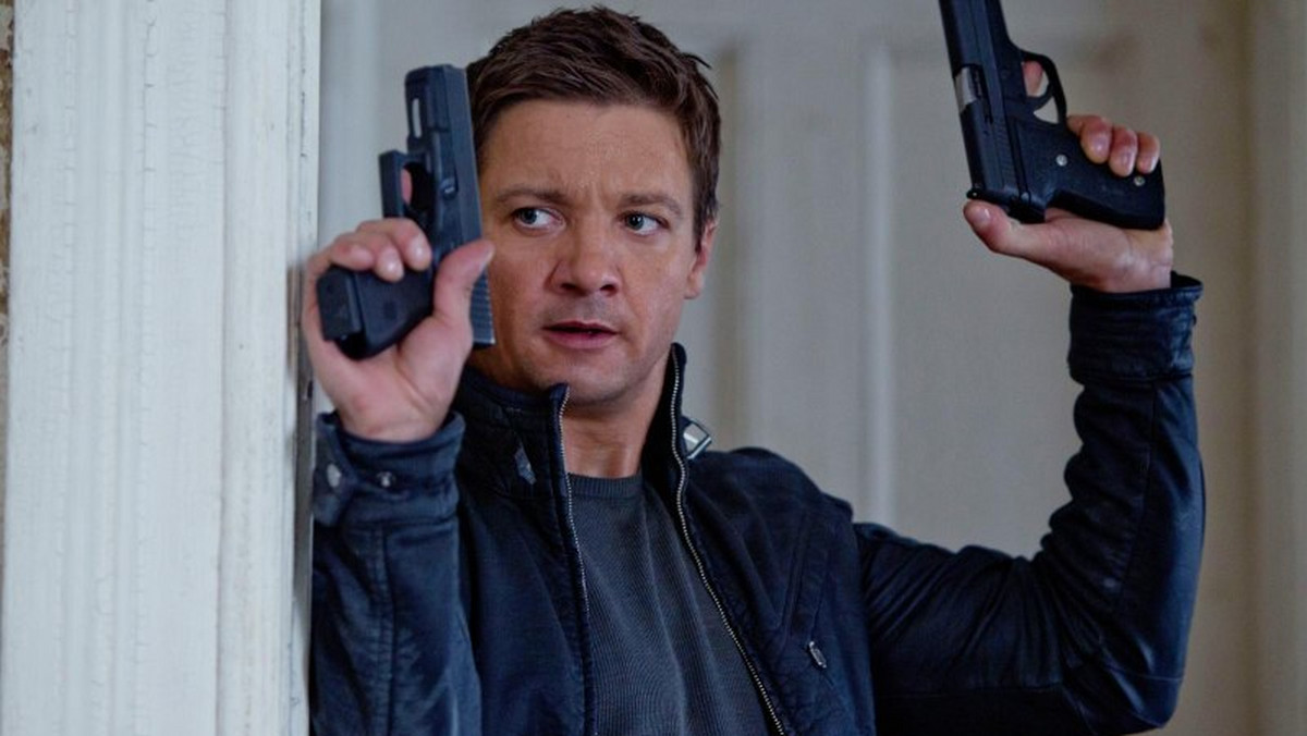 "Dziedzictwo Bourne'a" zakończyło panowanie w box-office filmu "Mroczny Rycerz powstaje". Film zarobił ponad 41 milionów dolarów w weekend otwarcia.