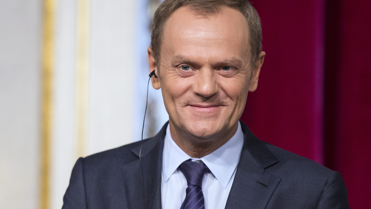 - Nie mam żadnych wątpliwości co do cudu, jaki się zdarzył dzięki Janowi Pawłowi II - sam widziałem tu, w Polsce - tak premier Donald Tusk odpowiedział na pytanie, czy wierzy w cud uzdrowienia dzięki polskiemu papieżowi. - Nie akceptuję tu drwiny czy ironii - dodał.