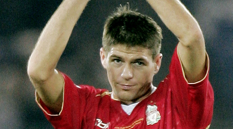 Gerrard hihetetlen körülmények között nyert BL-t a Liverpoollal 2005-ben /Fotó: AFP