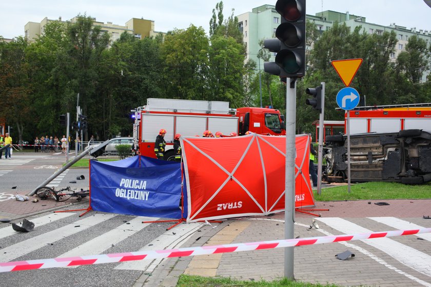 Kierowca potrącił rowerzystki na Bielanach