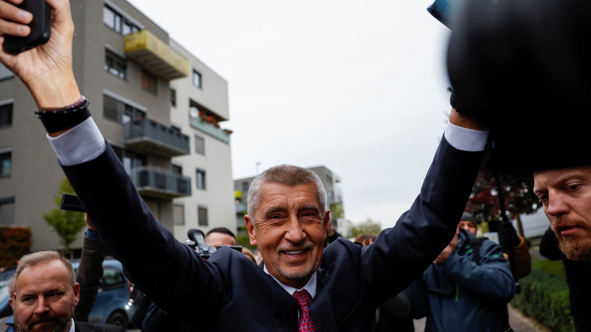 Víťaz českých parlamentných volieb Andrej Babiš po príchode do centrály ANO.