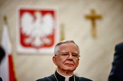Arcybiskup połączył in vitro i Powstanie Warszawskie. Zaskakujące kazanie?