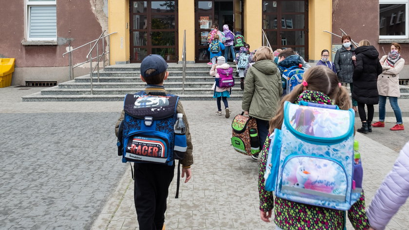 Jeśli uczniowie wrócą do szkół, to w ogromnym reżimie sanitarnym