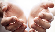 Pękająca skóra na palcach – przyczyny, zapobieganie i leczenie