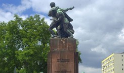 Pomnik 'czterech śpiących' do magazynu. Rosja czeka na wyjaśnienia