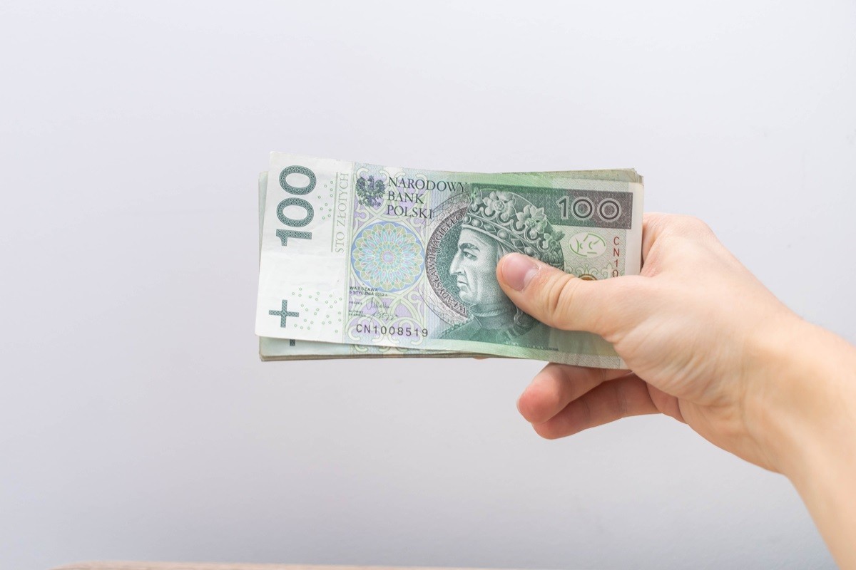 Zasiłek dla bezrobotnych to finansowe wsparcie od państwa dla osób, które straciły pracę i aktywnie szukają nowego zatrudnienia.