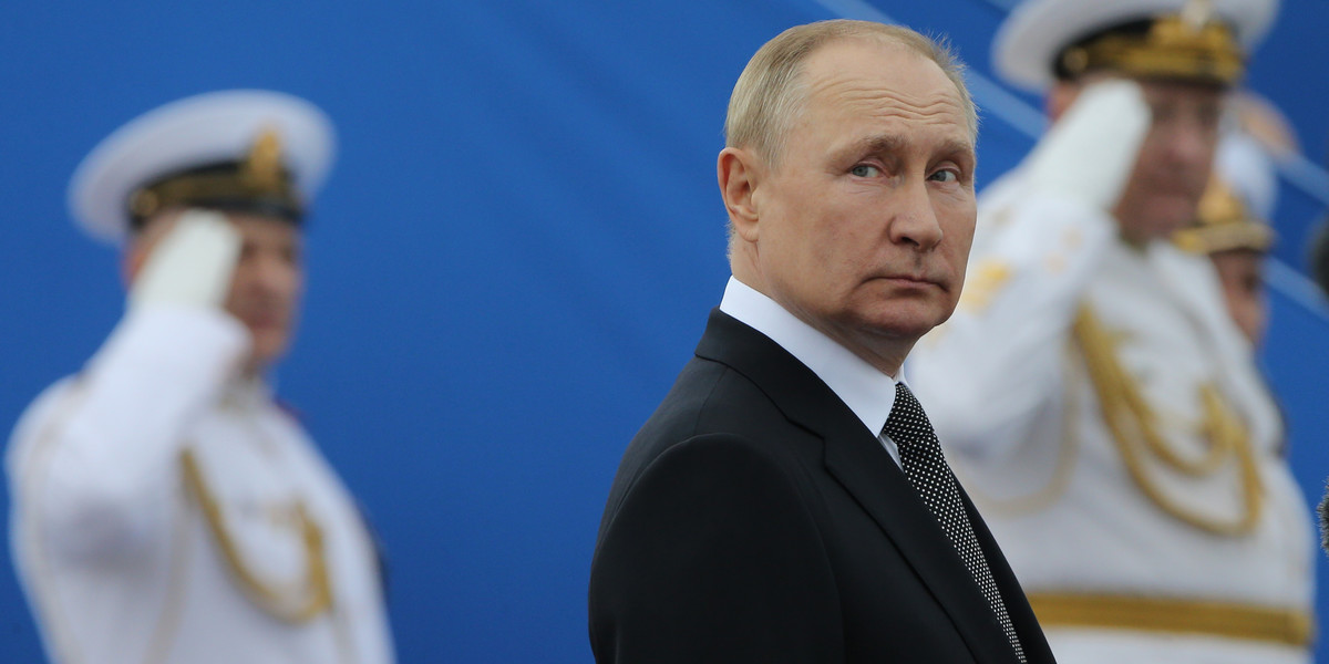 Prezydent Rosji Władimir Putin nie zarobi na sprzedaży paliw Wielkiej Brytanii