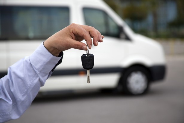 Przedsiębiorca, który ma zezwolenie na wykonywanie regularnych przewozów w krajowym transporcie drogowym, odpowiada za wszystkie aspekty dotyczące prowadzonej działalności gospodarczej, a więc i za zmianę trasy przez kierowców.